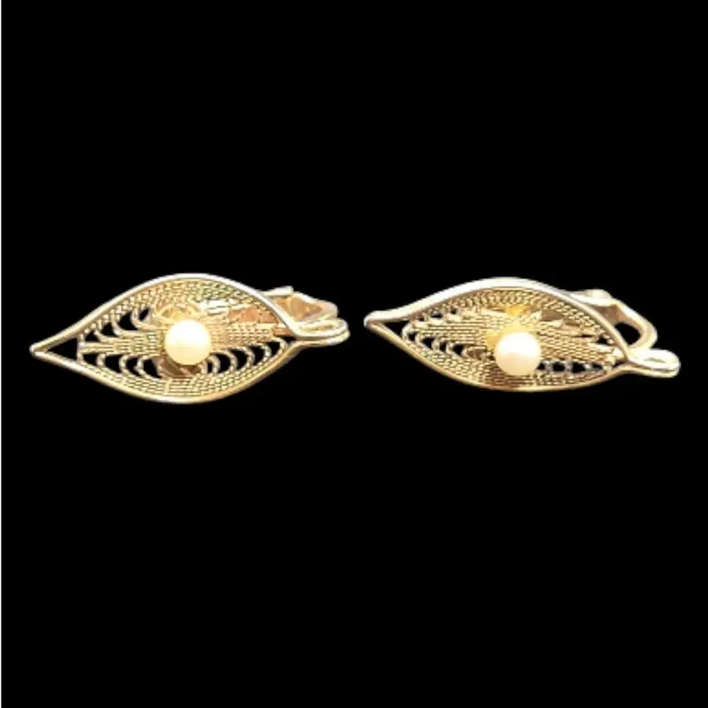 Sarah Coventry Vintage Revival Goldtone Filigree Leaf Faux Pearl Clip On Earring